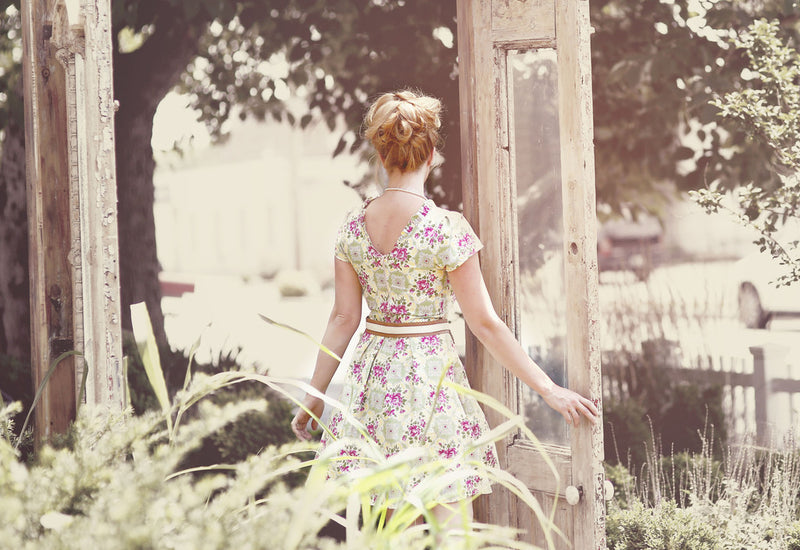 Violette Field Threads Harlow Dress and Peplum Top Paper Sewing Pattern (Misses)